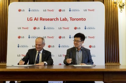 Dr. I.P. Park, LG Electronics’ president and chief technology officer, with University of Toronto president, Meric Gertler, signing the new agreement.