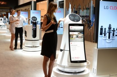 A model poses with the LG CLOi.