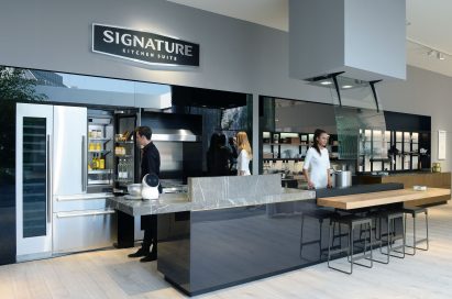 Models pose with SIGNATURE KITCHEN SUITE at IFA 2018.