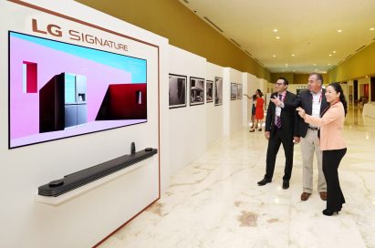 Delegates look at the LG OLED TV AI ThinQ.