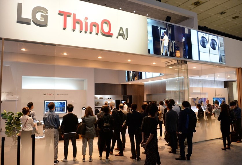 People gathering at the entrance of the LG ThinQ AI zone at IFA 2018