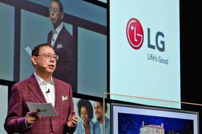 LG Electronics Vice President Jo Seong-jin introduces LG’s new robotics business at IFA 2018.