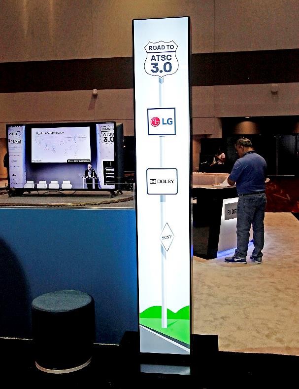 A front view of LG’s double-sided 86-inch Ultra Stretch display which can be placed in a vertical pillar shape.