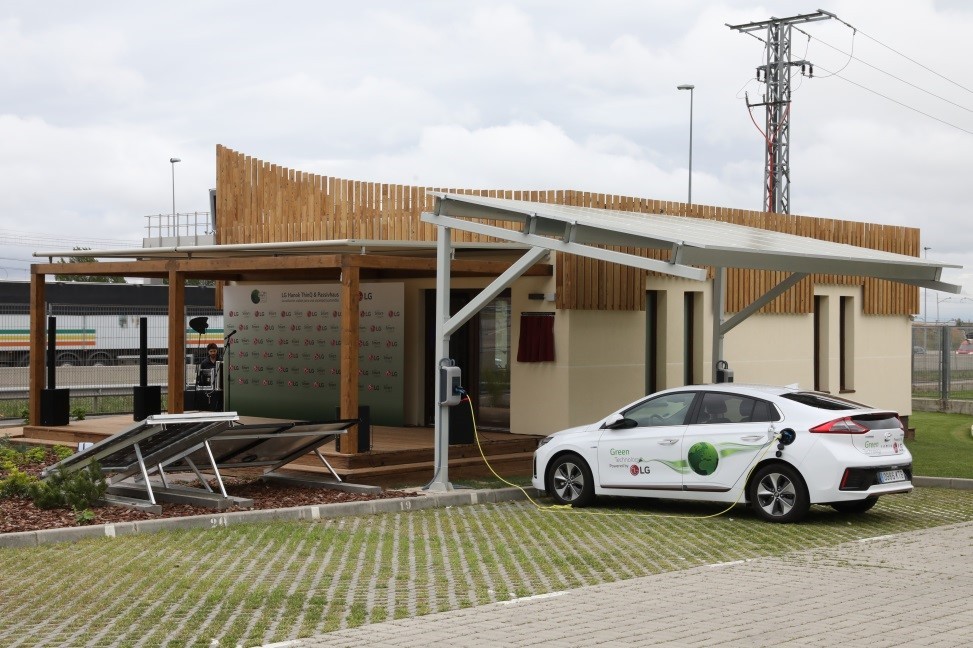 An electric car charging up at the EV charging station placed outside the LG LG Hanok ThinQ & Passivhaus
