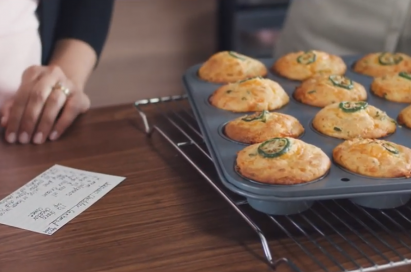 Freshly-baked cookies are placed on the oven tray.