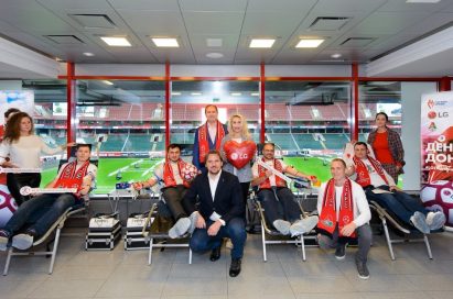 A group photo with FC Lokomotiv Moscow’s blood donors