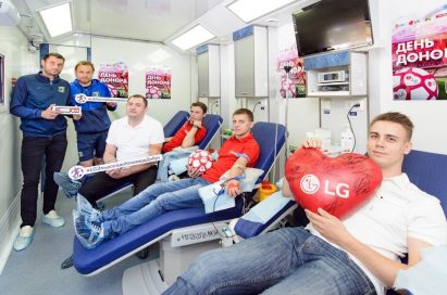 Another group photo of FC Lokomotiv Moscow’s blood donors, some of football players lie on the cots to donate their blood.