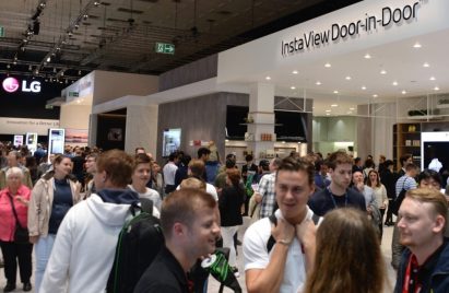 A front view of LG’s booth at IFA 2019, there are many visitors looking around the booth.