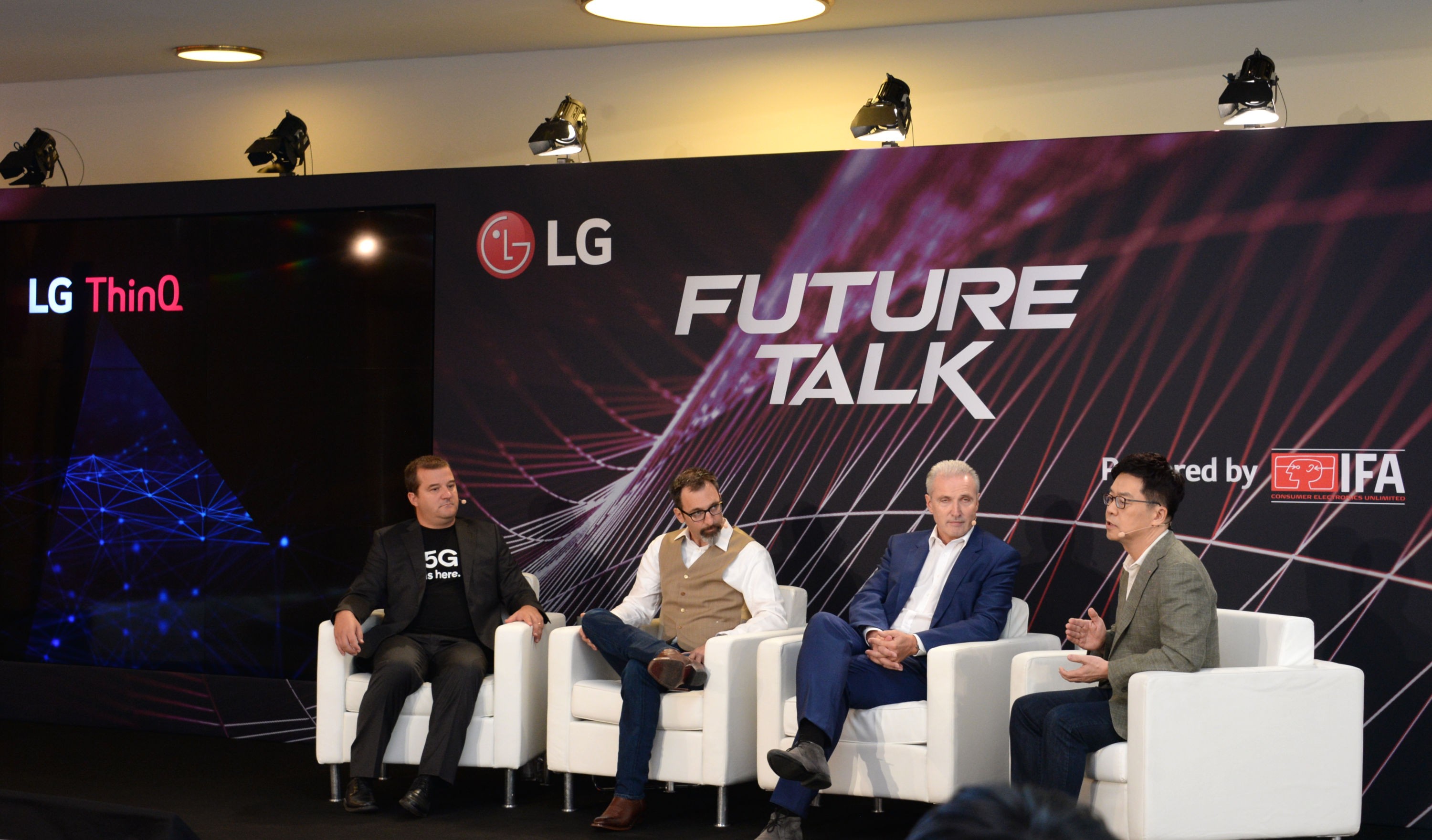 Dr. I.P. Park, president and CTO of LG Electronics, conducts a panel talk with three guest speakers from Qualcomm, iF International Forum Design and Telefonica’s moonshot factory Alpha.