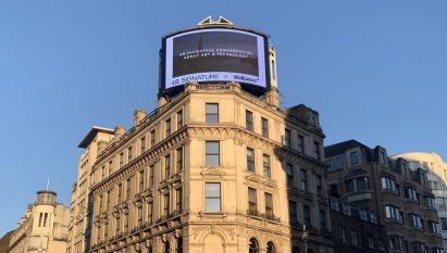 LG’s promotional video for LG SIGNATURE is displayed on the screen of a large digital signage in Piccadilly Circus, London.