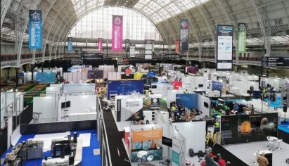 High, wide-angle view of the AI & Big Data Expo World Series floorspace where LG participated as a main sponsor.