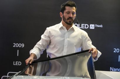 LG's Pedro Valery dismantles each layer of an LCD display to demonstrate the technological differences between LG's Nano Cell TVs and competing quantum LCD TVs.