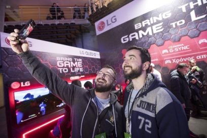 LG Special Guests GRamers paid a visit to the LG Booth to spend some time with fans and take selfies.