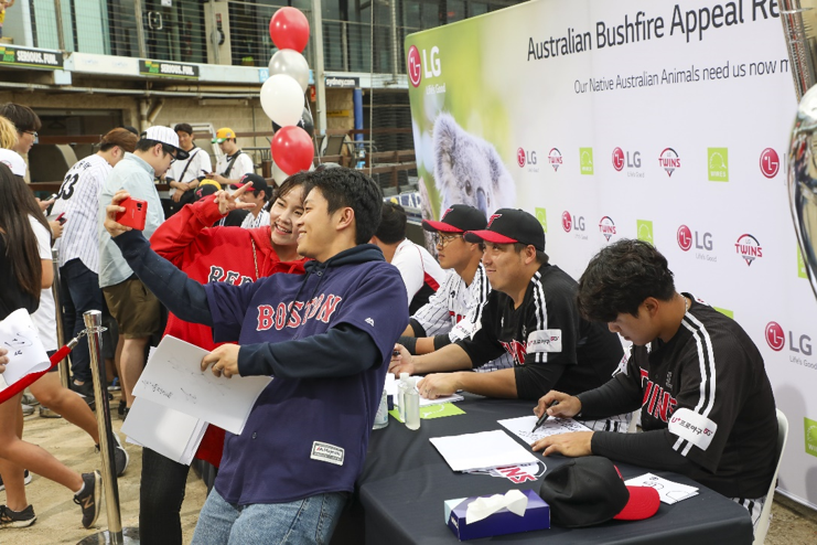 Fans from LG Australia take pictures with the LG Twins players