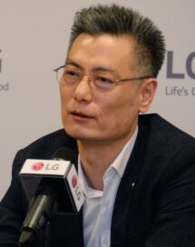 LG Mobile Communications Company president Hwang Jeong-hwan