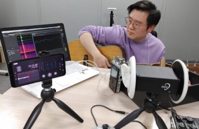LG’s sound engineer tests and calibrates the sound quality of the ASMR feature incorporated in LG’s G8X ThinQ smartphone.