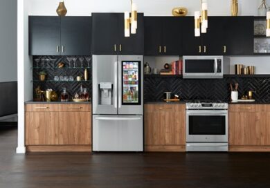 An array of LG appliances, including LG InstaView™ with Craft Ice™, fitted into a beautiful modern kitchen