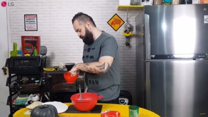 Chef Nascimento cooking with the LG EasyClean microwave oven