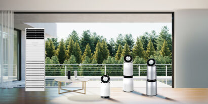 A whole lineup of LG PuriCare, including the big capacity commercial model, PuriCare Mini air purifiers, PuriCare 360 models and PuriCare Pet, standing in a living room with a green scenery