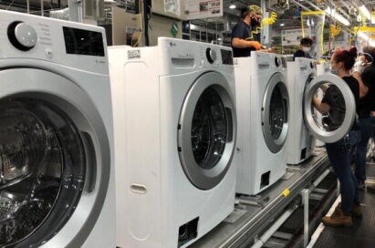 LG PAYS TRIBUTE TO U.S. WORKERS FOR ONE MILLION WASHING MACHINES