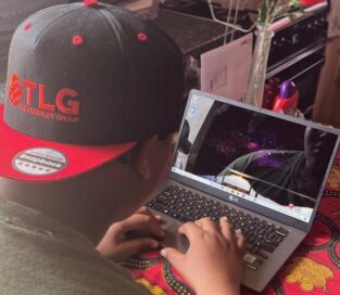 A student uses his new LG gram to join a workshop from his home and help develop a campaign for LG’s products