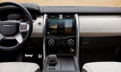 The front interior of the Land Rover Discovery model with the Pivi Pro infotainment system LG helped make