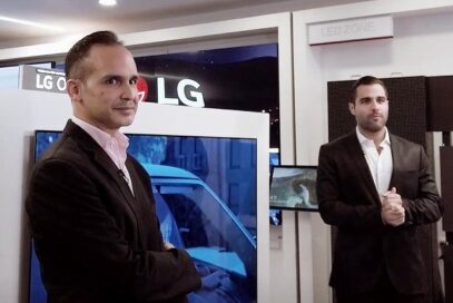 Luis Gálvez of LG and Arian Abadi, a popular Panamanian actor and musician, introducing LG's new GX and CX OLED TVs