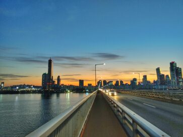 A picture of a colorful Seoul sunset skyline taken by LG WING