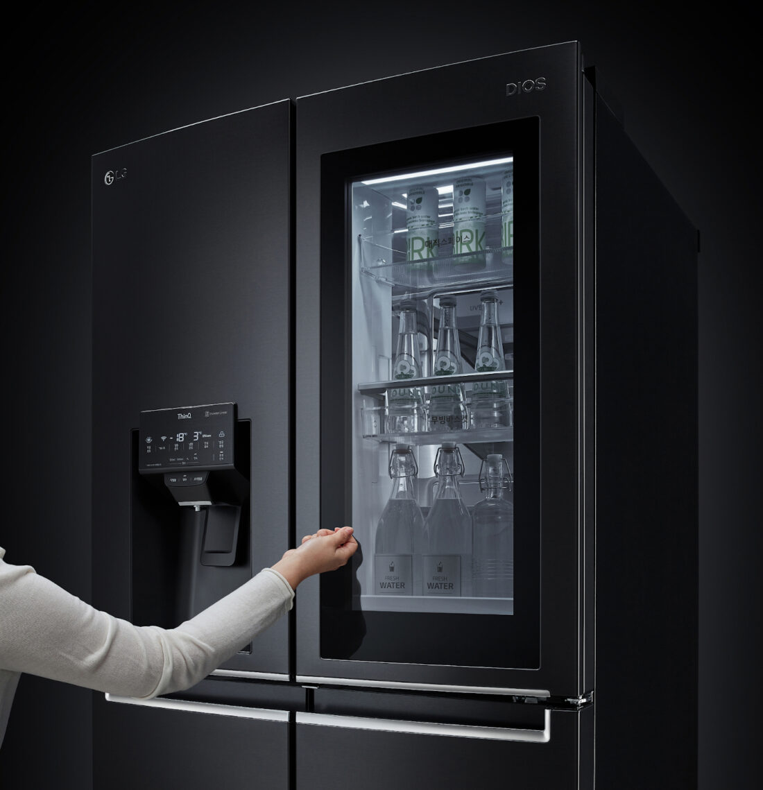 New LG InstaView Refrigerators Demonstrate Hygiene Innovation at CES