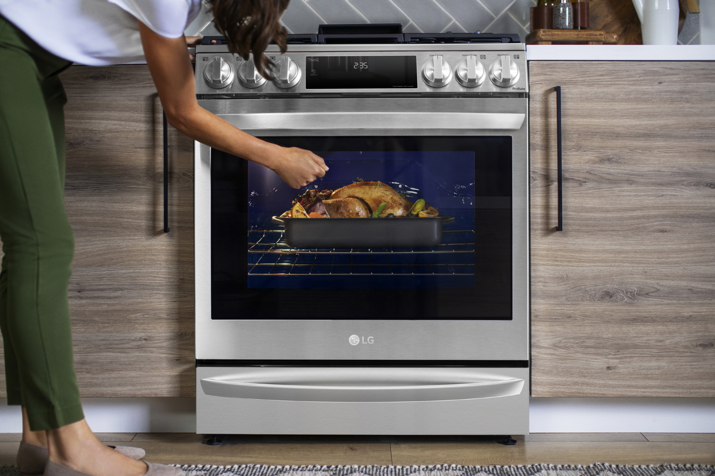 fout keuken Cadeau LG's InstaView® Range with Air Sous Vide Is the Oven Home-Gourmands Have  Been Waiting For | LG NEWSROOM