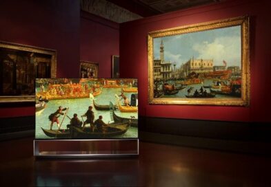 LG SIGNATURE OLED 8K TV positioned inside one of the Pushkin Museum’s painting galleries as it displays one of its artworks