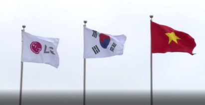 The three flags of LG, Korea and Vietnam hoisted above the LG Haiphong Campus