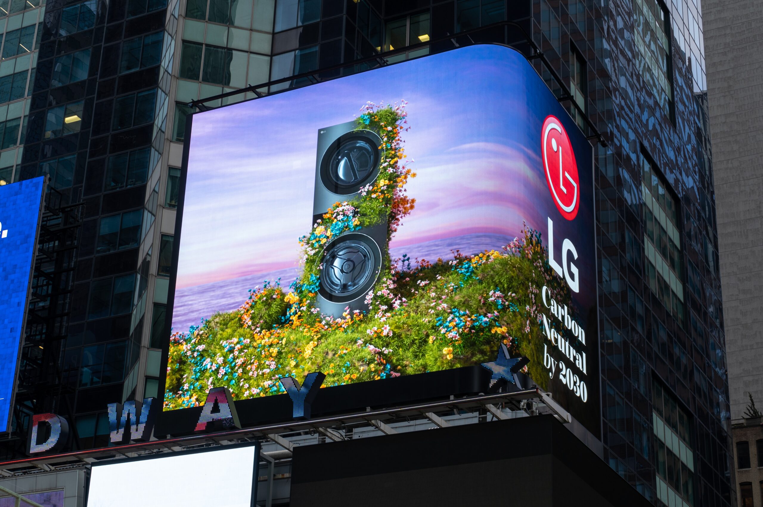 A special video capturing LG's green initiatives will debut on the Times Square billboard in New York City on Earth Day, April 22. To learn more about LG Electronics' ENERGY STAR-certified products and green initiatives, please visit www.LG.com.