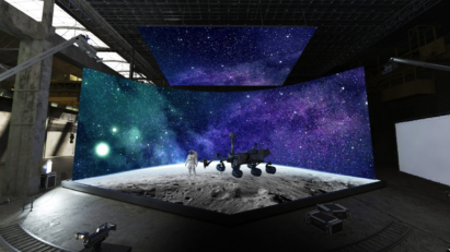An advanced content creation studio utilizing LG signage to recreate a moon landing which can be experienced during the company's virtual tour