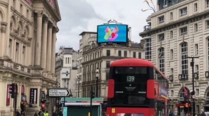 LG's digital billboard in Piccadilly Circus, London displaying an animation representing the function of LG SIGNATURE Refrigerator