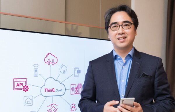 Dr. Kim Dong-wook, head of the DTX Center, posing in front of an LG ThinQ Cloud diagram