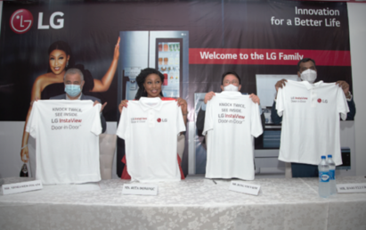 Famous Nigerian actress Rita Dominic holds up an LG-branded shirt alongside LG representatives to commemorate the new partnership.