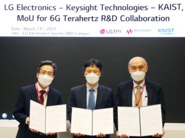 Byoung-hoon Kim, senior vice president of LG's Future Technology Center; Keum-chul Shin, national sales manager at Keysight Technologies; Dong-ho Cho, director of the LG-KAIST 6G Research Center
