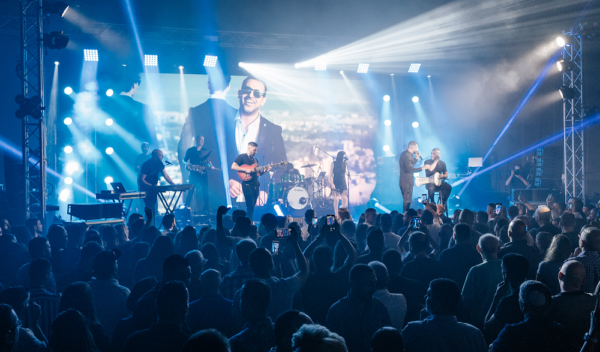 A packed crowd watching Israeli singer Itay Levi perform as part of the region’s LG OLED TV launch event