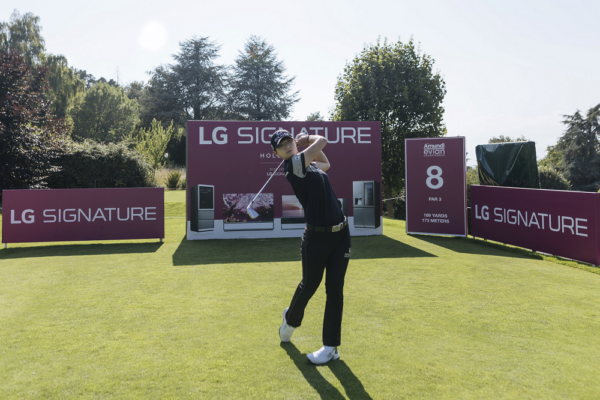  Professional golfer Park Sung-hyun tees off in front of LG SIGNATURE signage. 