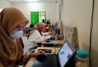 Students from Indonesia participating in the eTool challenge