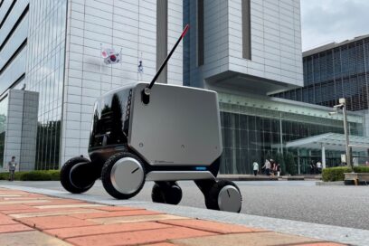 LG’s four-wheeled indoor-outdoor delivery robot moving up a bump without assistance.