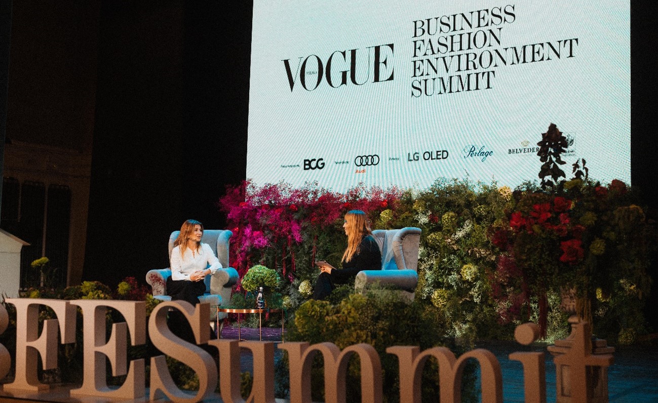 Ina Lekiewicz, editor-in-chief of Vogue Poland and Asli Ertonguc, general manager of BAT Poland and Baltics discussing fashion-related environmental issues on stage at the BFE Summit. 