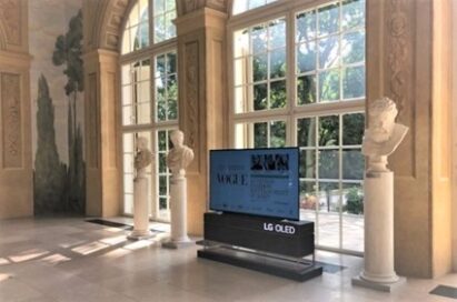 LG OLED TV displayed between 3 portrait busts inside the classic antique hall where the BFE Summit was held this year.