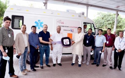 LG Electronics representatives and Kailash Hospital staff pose with a giant key to commemorate LG’s donations.