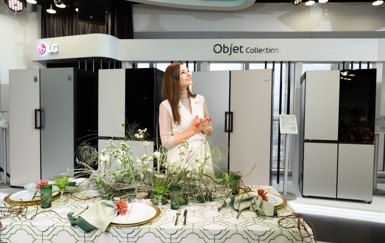 Actress Glafira Tarkhanova posing in front of LG Objet refrigerators at the showcase in Russia. 