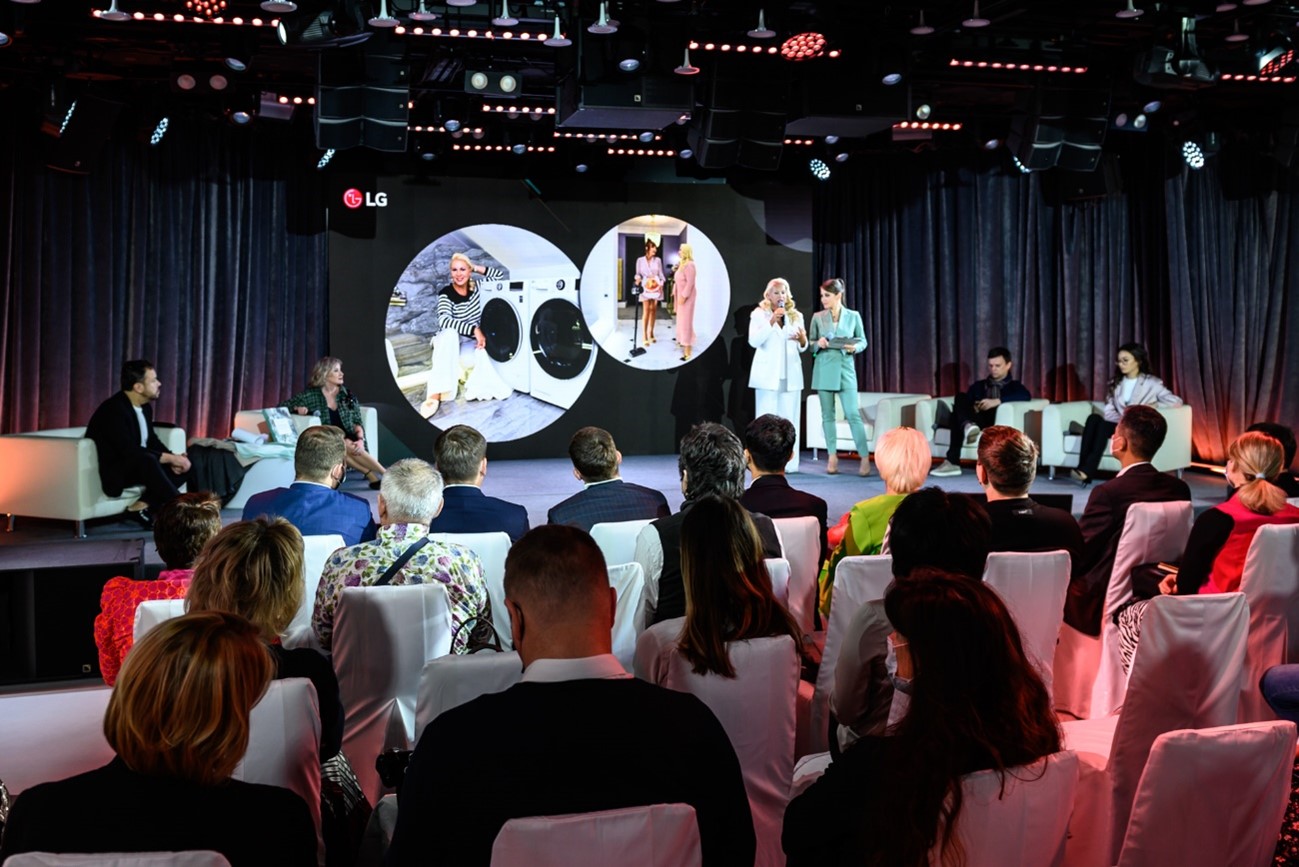 TV personalities Ekaterina Odintsova and Yulia Baranovskaya talking to a large audience at the exclusive launch event of LG Objet in Russia.