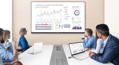 A team meeting featuring colleagues viewing graphs and data displayed on LG’s One:Quick Works.