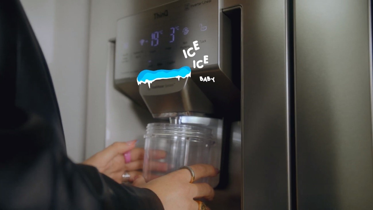 Influencer Irina Hp collecting cool, refreshing water from her LG InstaView Door-in-Door refrigerator.