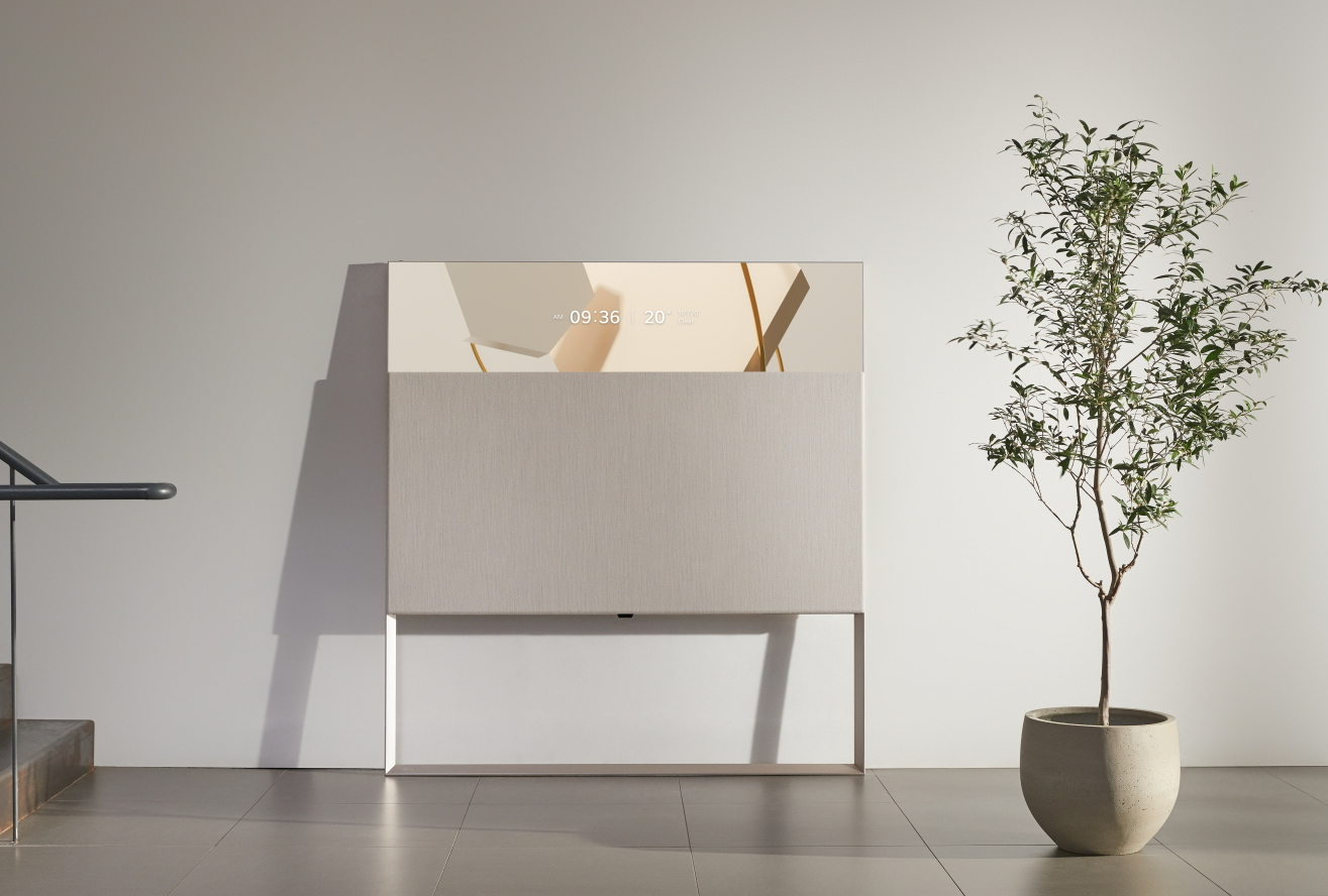 LG’s beige Objet TV leaning against the wall as it displays the date and time in its Line View mode.